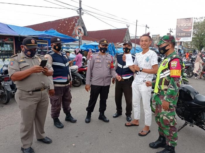 Putus Mata Rantai Covid 19, Personil Koramil 10 Perawang Gelar Operasi Prokes