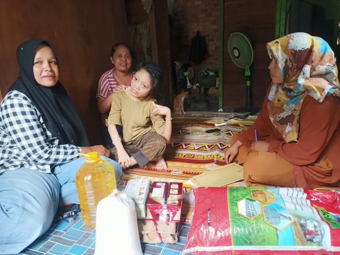 Bentuk Kepedulian Kepada Warga, Pemdes Senderak Salurkan Bantuan Sembako 