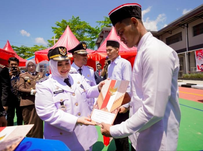 Momen HUT RI Ke - 80, Bupati Kasmarni Serahkan Remisi Ke Penghuni Lapas Bengkalis 